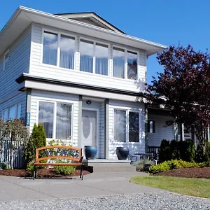 Corbett House 4*, Sidney Canada